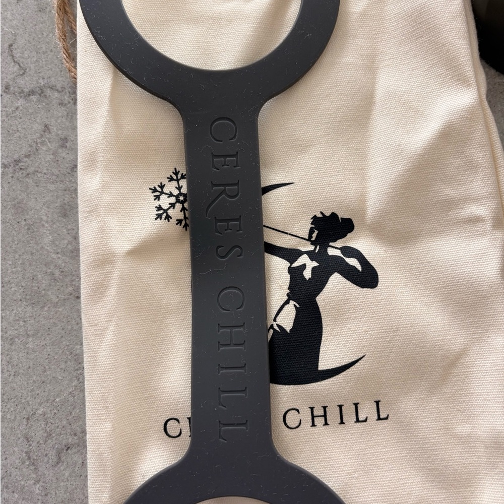 Ceres Chill White and Black Bottle Set - Picture 5 of 5